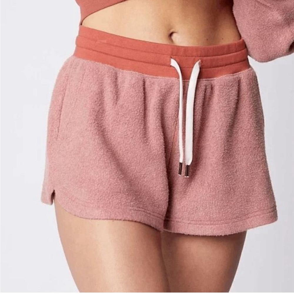 Feat Women's Cayenne BlanketBlend Short NWT